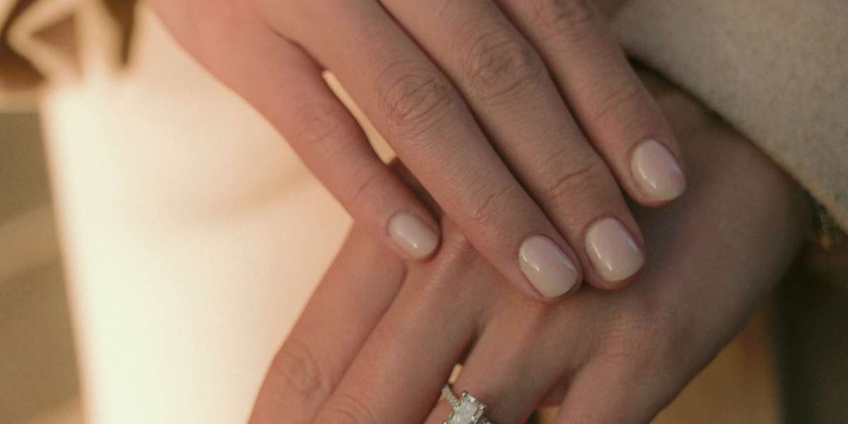 Why Lab-Grown Diamonds Are the Best Choice for Affordable Engagement Rings in the UK